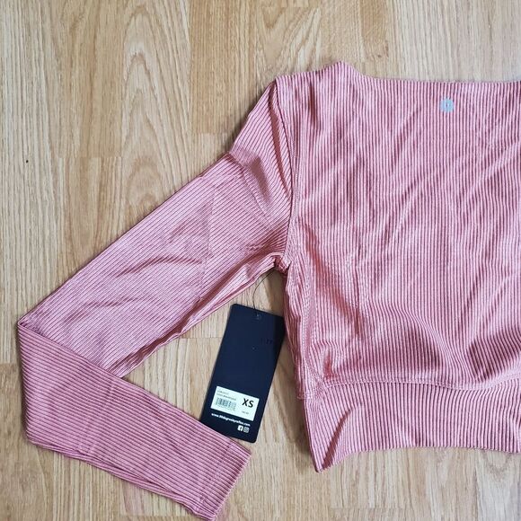 90 Degree by Reflex: Rib Twist Cropped Long Sleeve Workout Top - size XS - Picture 9 of 12